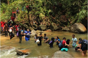 A line has to be formed to help everyone to cross the river safely