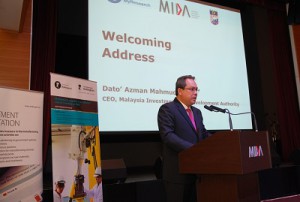 Dato’ Azman Mahmud, CEO of MIDA is delivering his welcoming speech during opening of the evening reception.